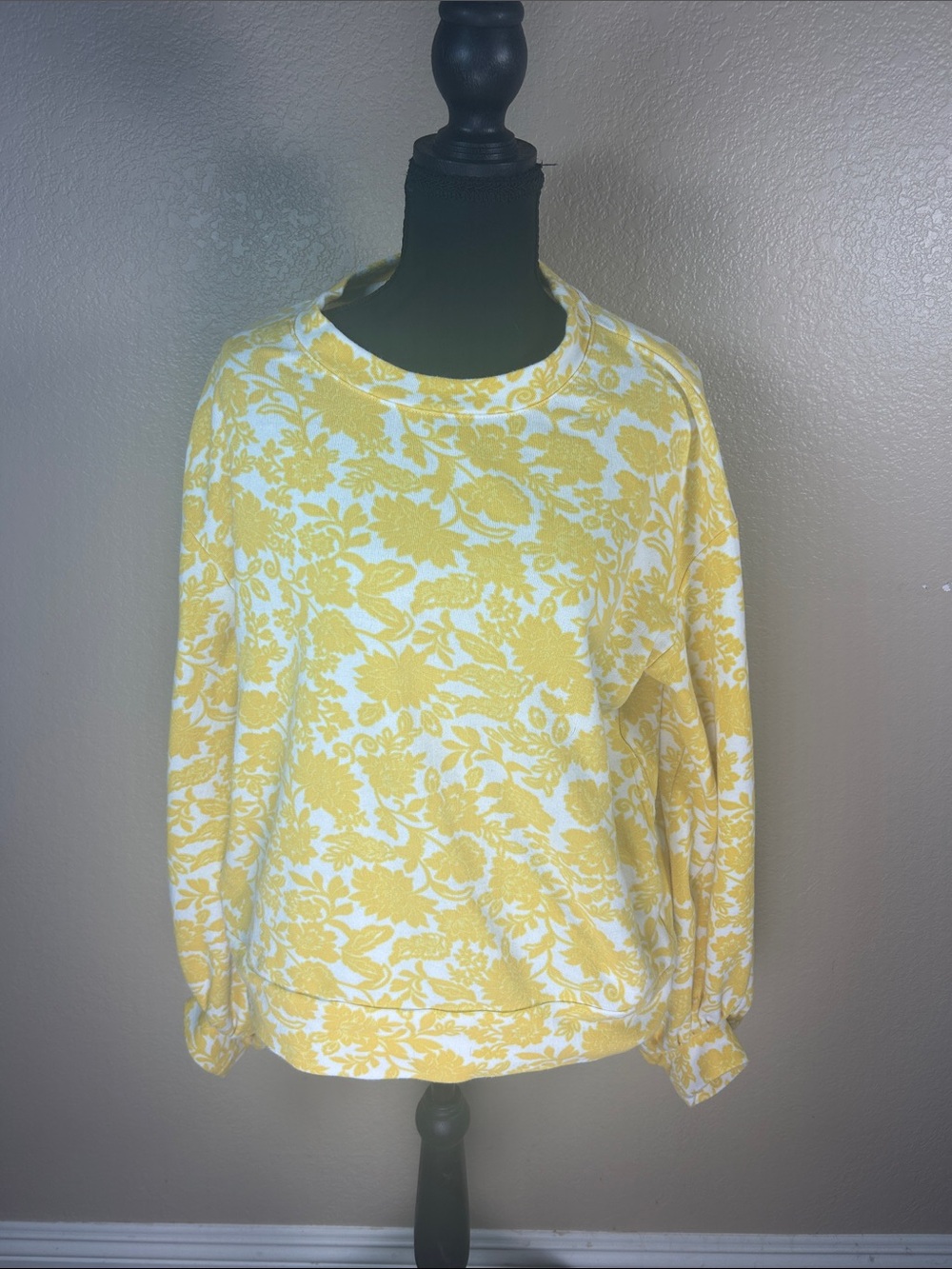 Who What Wear Yellow & White Floral Print Pullover Sweatshirt Size L